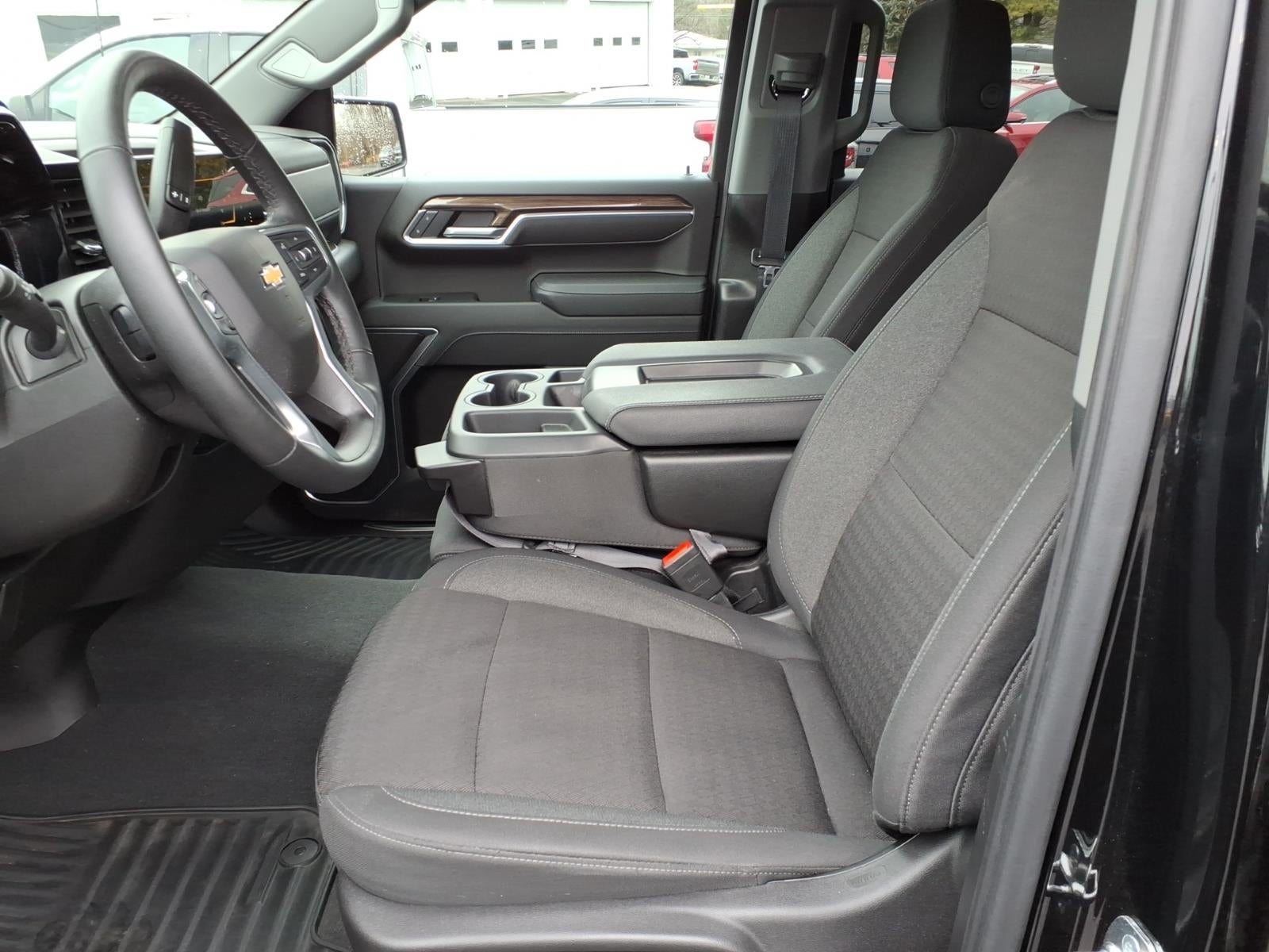 2025 Chevrolet Silverado 1500 LT (2FL)