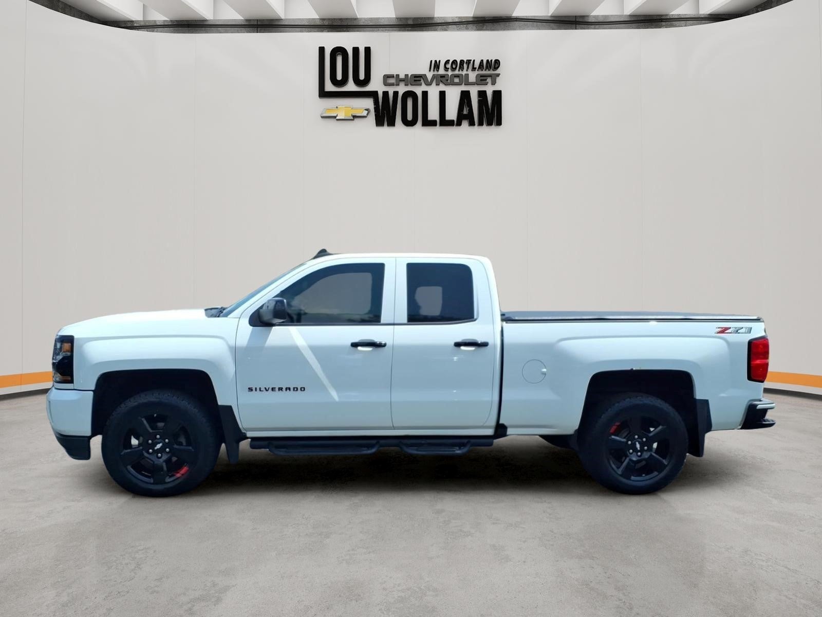 Used 2018 Chevrolet Silverado 1500 LT Z71 with VIN 1GCVKREC8JZ252213 for sale in Cortland, OH