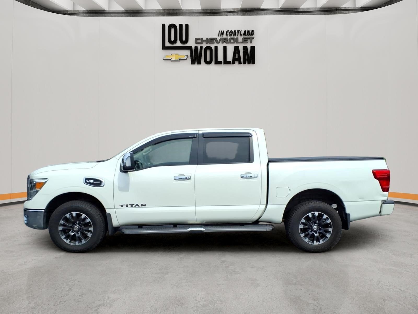 2017 Nissan TITAN SL