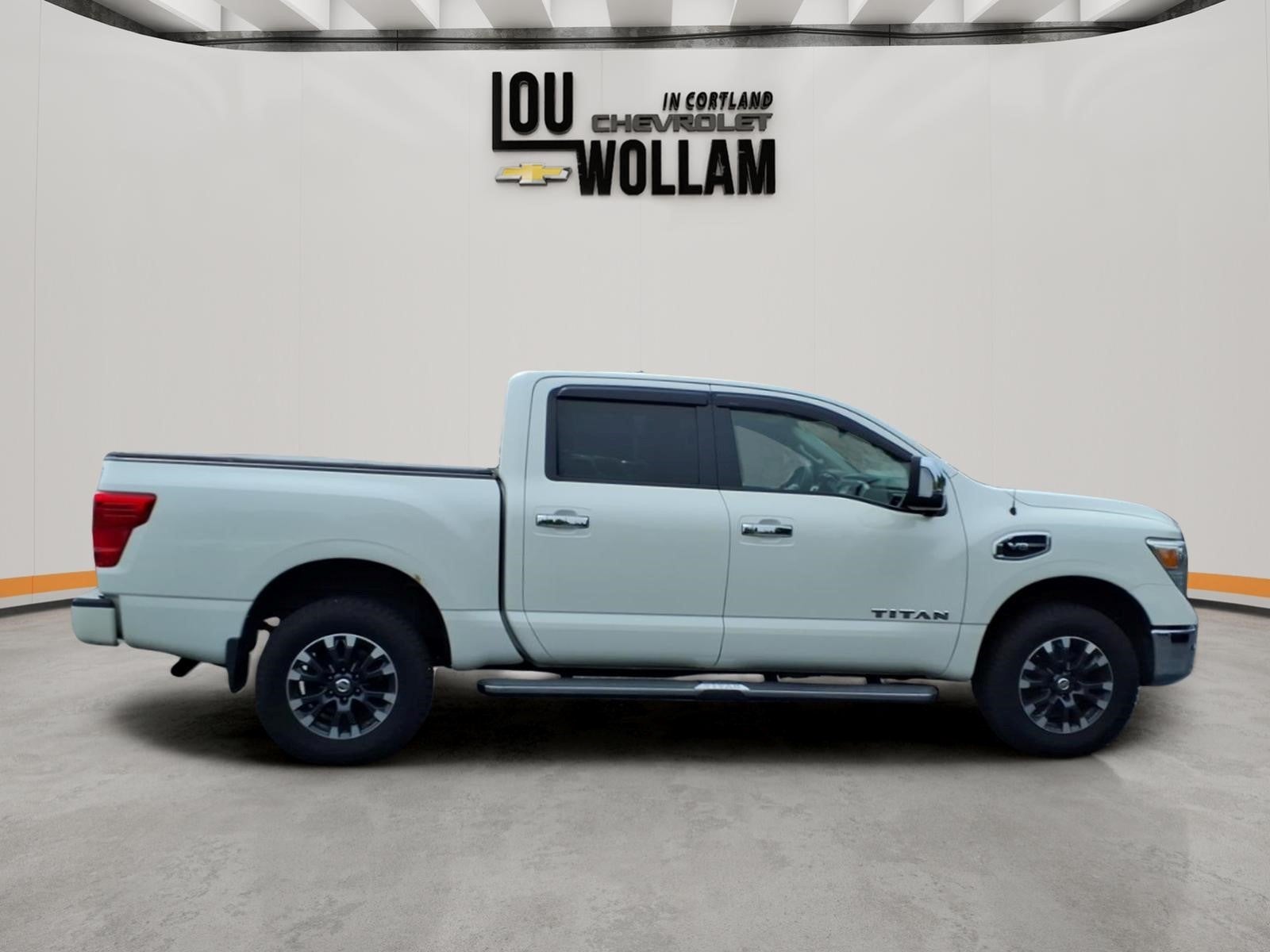 2017 Nissan TITAN SL