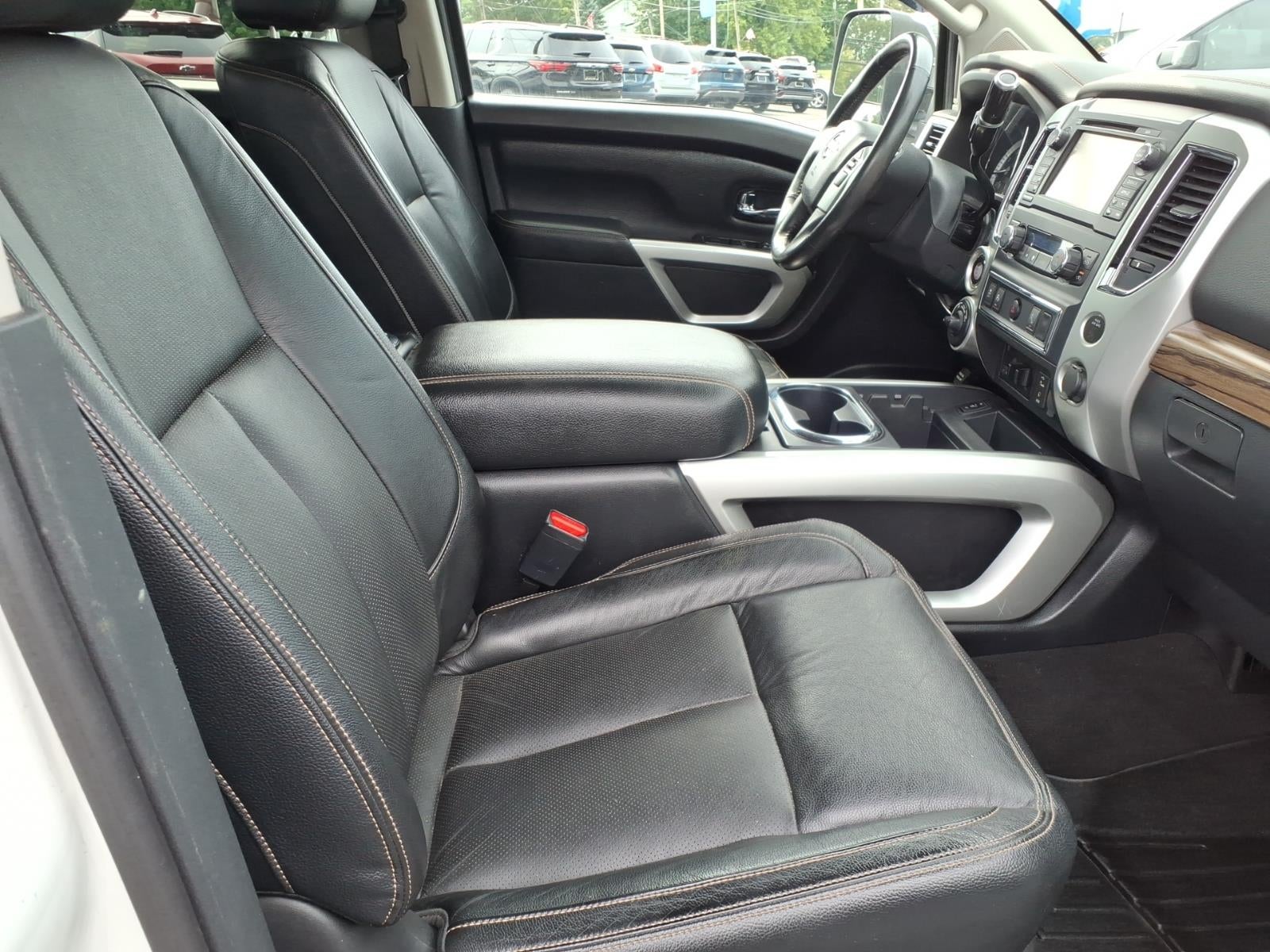 2017 Nissan TITAN SL